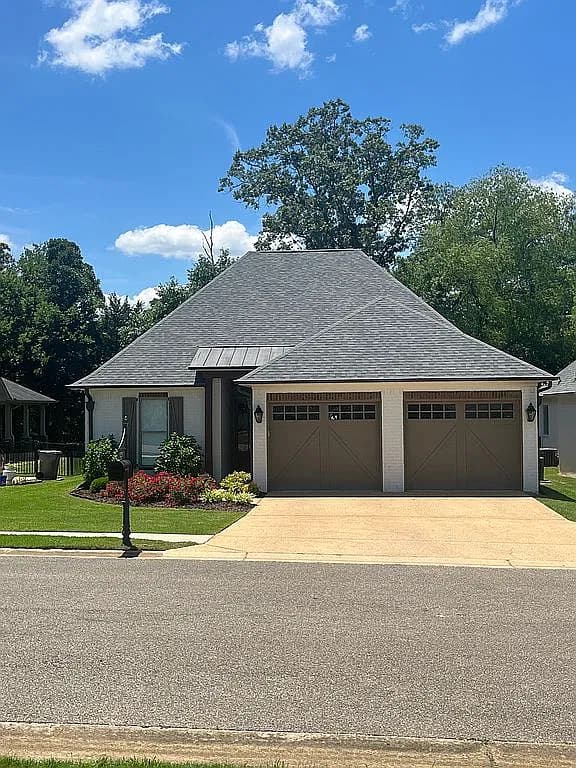 123 McCabe Dr — exterior photo