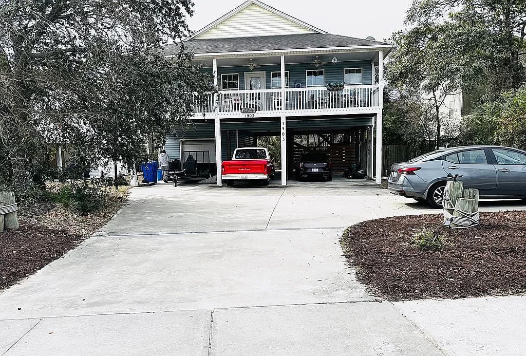 1903 E Oak Island Dr — exterior photo