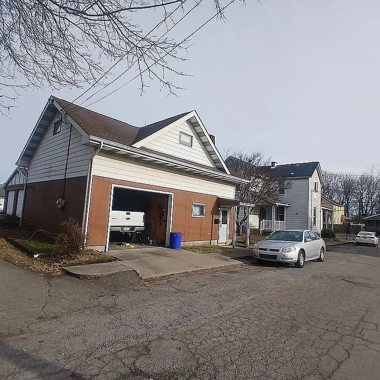 216 Montgomery Ave — exterior photo