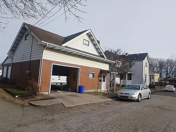 216 Montgomery Ave — exterior photo