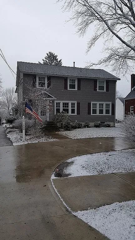 1002 Sandusky St — exterior photo