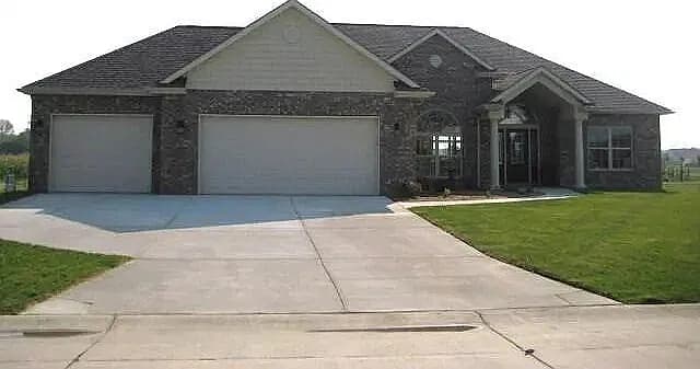 4317 Amesbury Dr — exterior photo