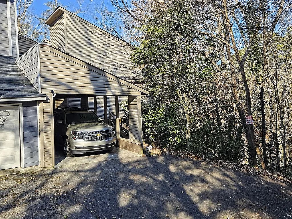 125 Houston St — exterior photo