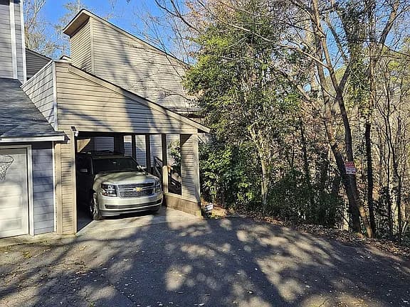 125 Houston St — exterior photo