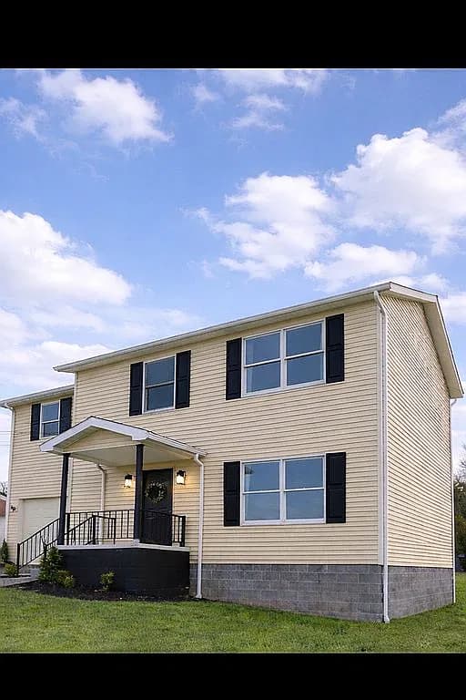 512 Wheeling St — exterior photo
