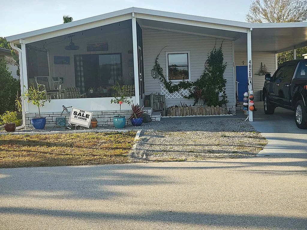 4820 Gulfgate Ln — exterior photo