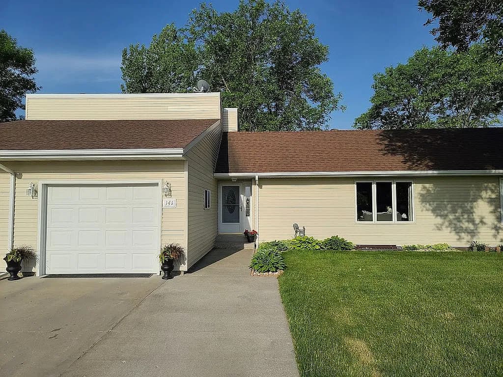141 Belleville Ct — exterior photo