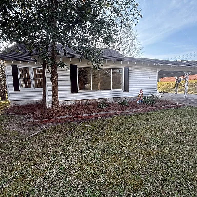 15197 Allen St — exterior photo