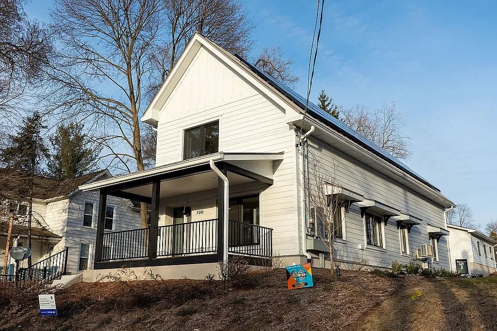 720 Eastern Ave NE — exterior photo