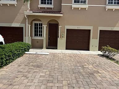 21421 NW 13th Ct APT 211 — exterior photo