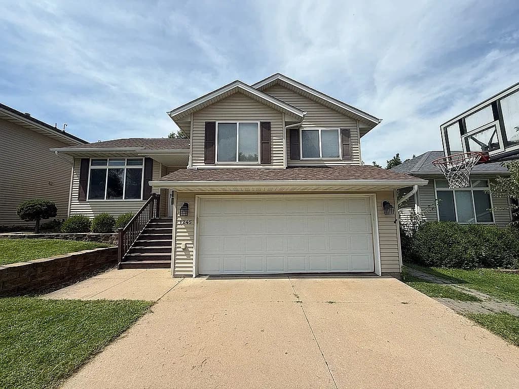 1245 Emily Ct — exterior photo