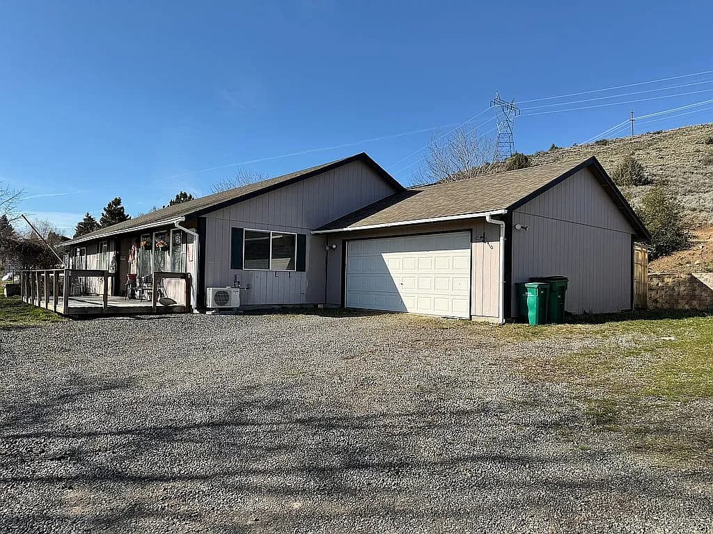 2630 Frontage Rd — exterior photo