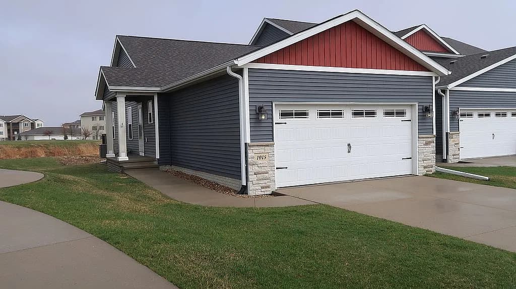 1015 Loren Dr — exterior photo