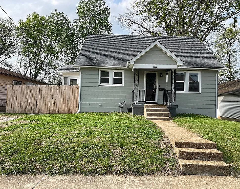 934 N 6th St — exterior photo