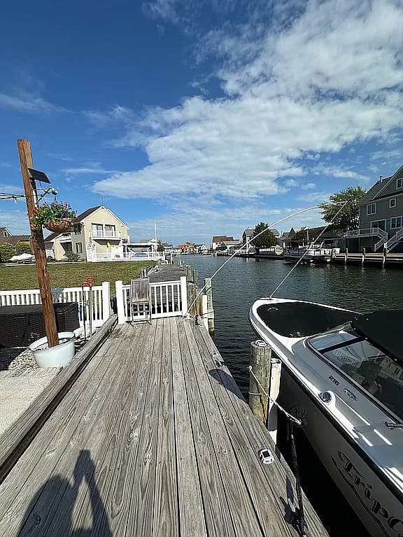 212 Riviera Dr — exterior photo