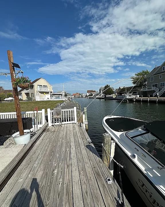 212 Riviera Dr — exterior photo