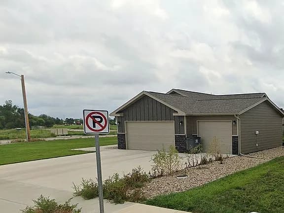 369 Spirit Dr — exterior photo