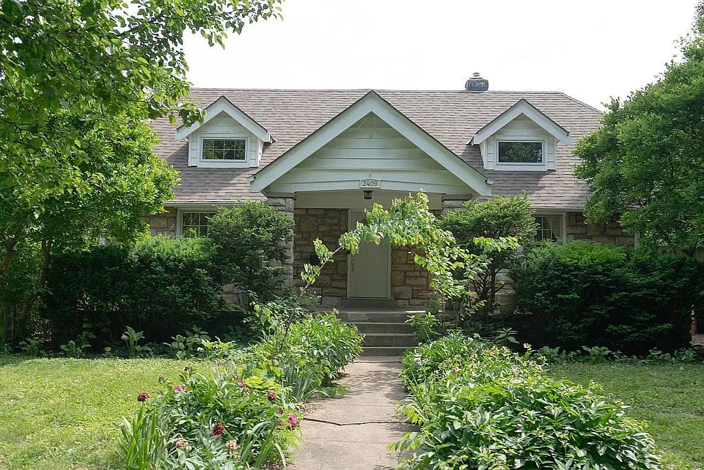 2409 E 73rd St — exterior photo