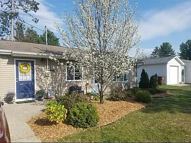 1924 Lakewoods Beach Rd — exterior photo