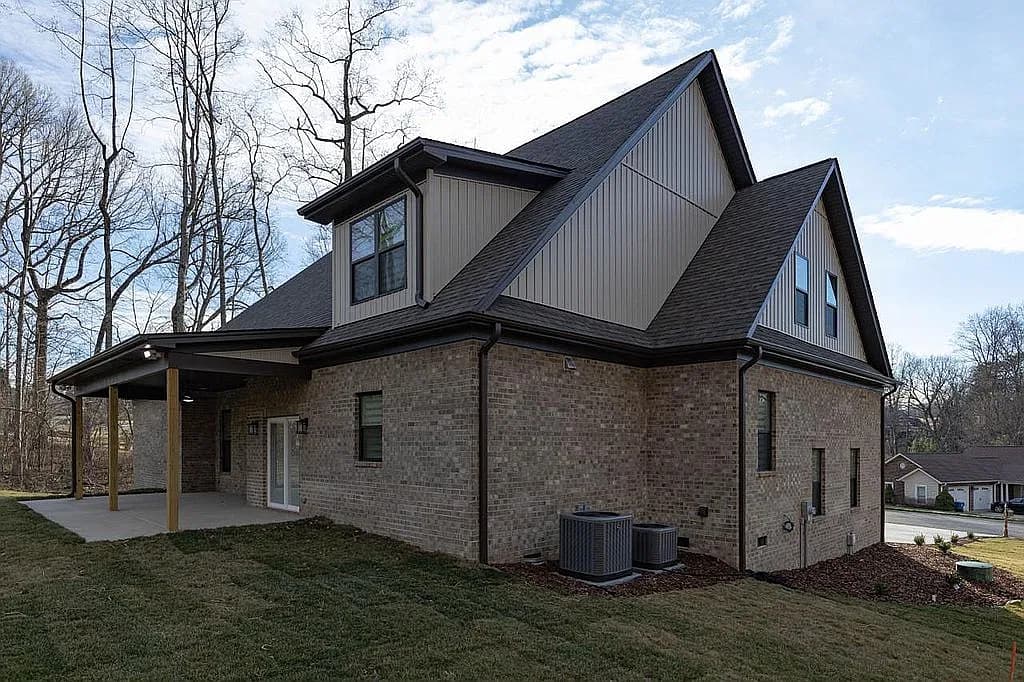3802 Lyle Creek Dr NE — exterior photo