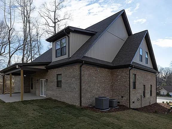 3802 Lyle Creek Dr NE — exterior photo
