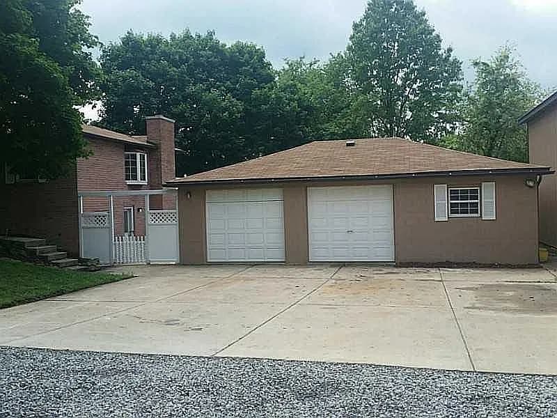 221 Hillview Rd — exterior photo