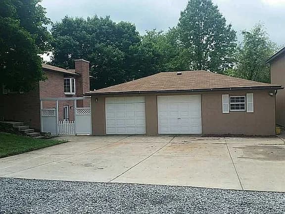 221 Hillview Rd — exterior photo
