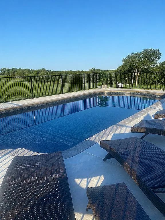 4790 Cliffside Dr — exterior photo