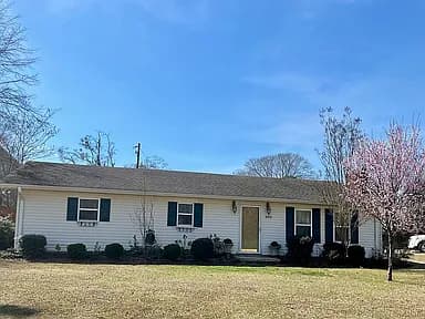 395 Ashwood Dr — exterior photo