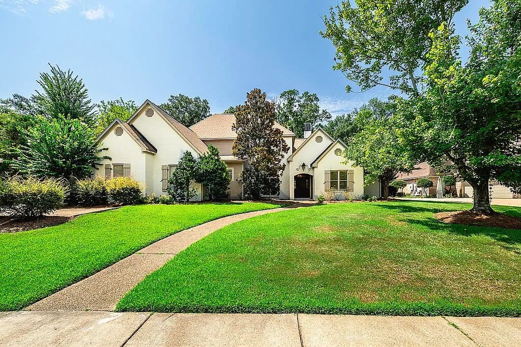 812 Beaumont Dr — exterior photo