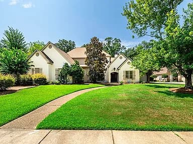 812 Beaumont Dr — exterior photo