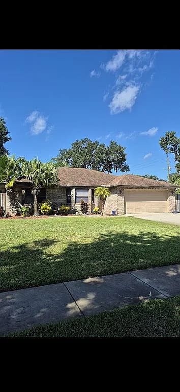 33 Aston Cir — exterior photo