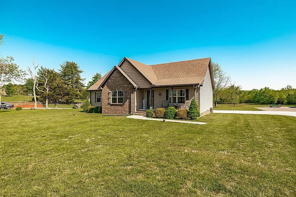 4177 Hawkins Dr — exterior photo
