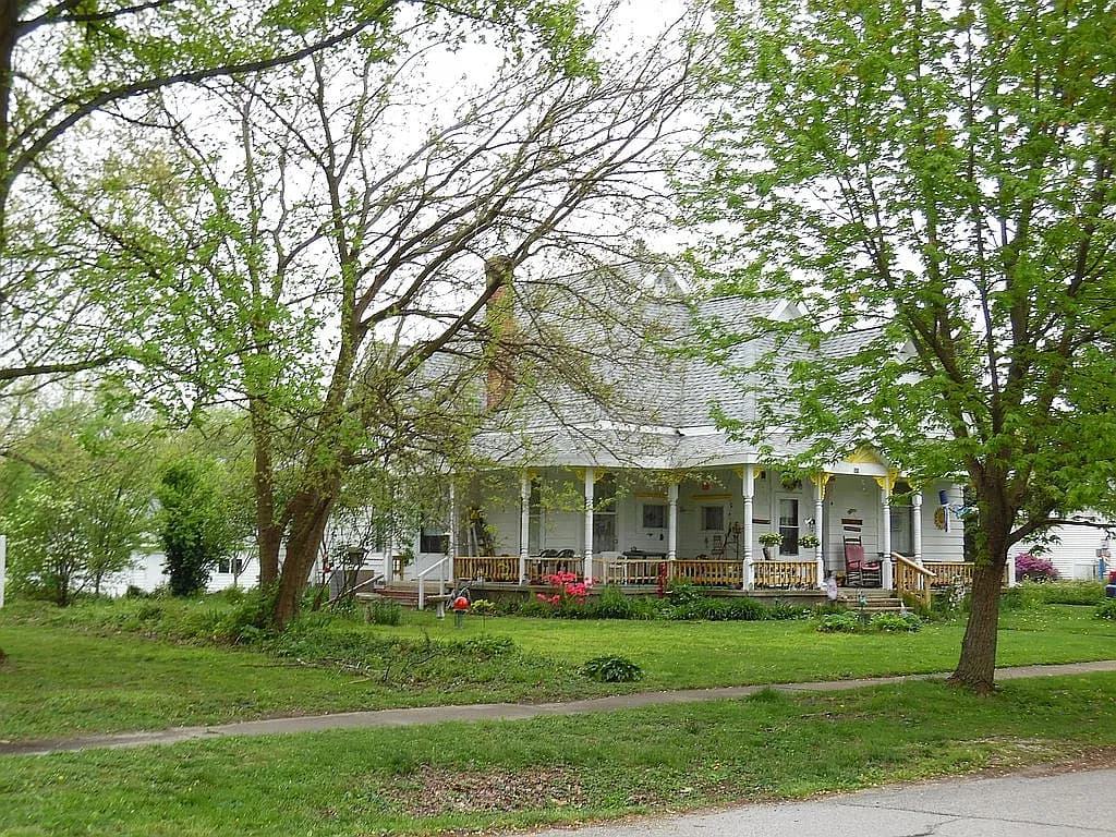 509 W High St — exterior photo
