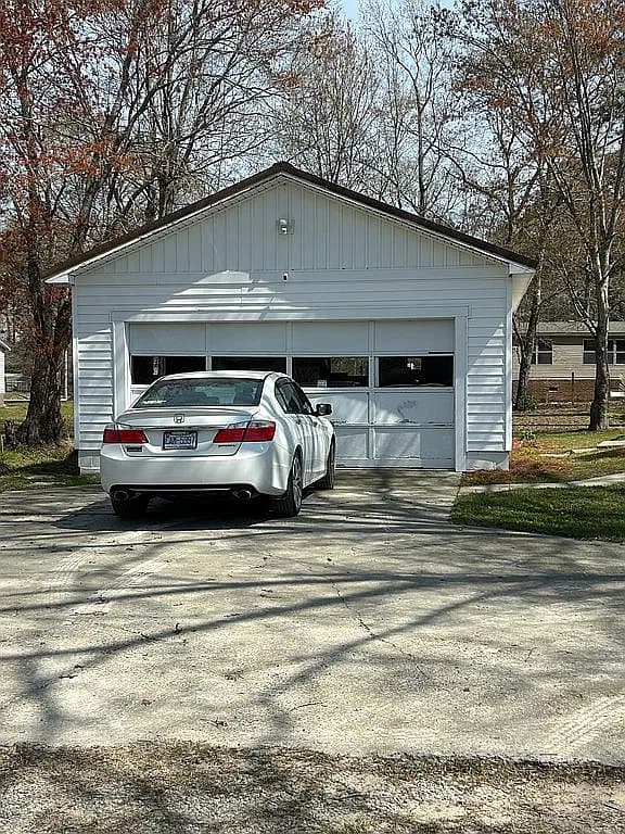 1660 White Duck Ct SW — exterior photo