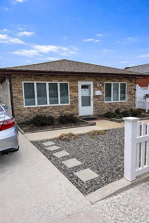 83 Roma Ave — exterior photo