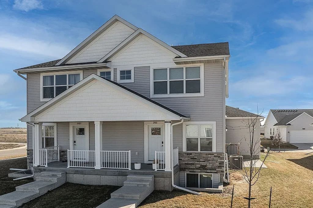 2481 Rookwood Ln — exterior photo