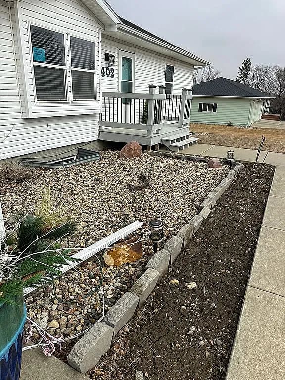402 W Elder St — exterior photo
