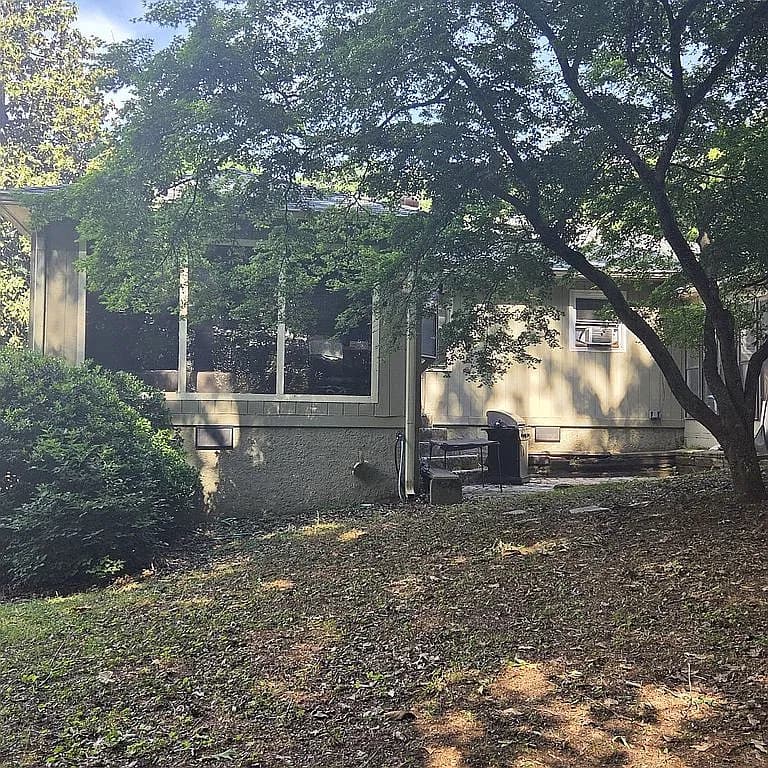 891 Wanda Cir SW — exterior photo