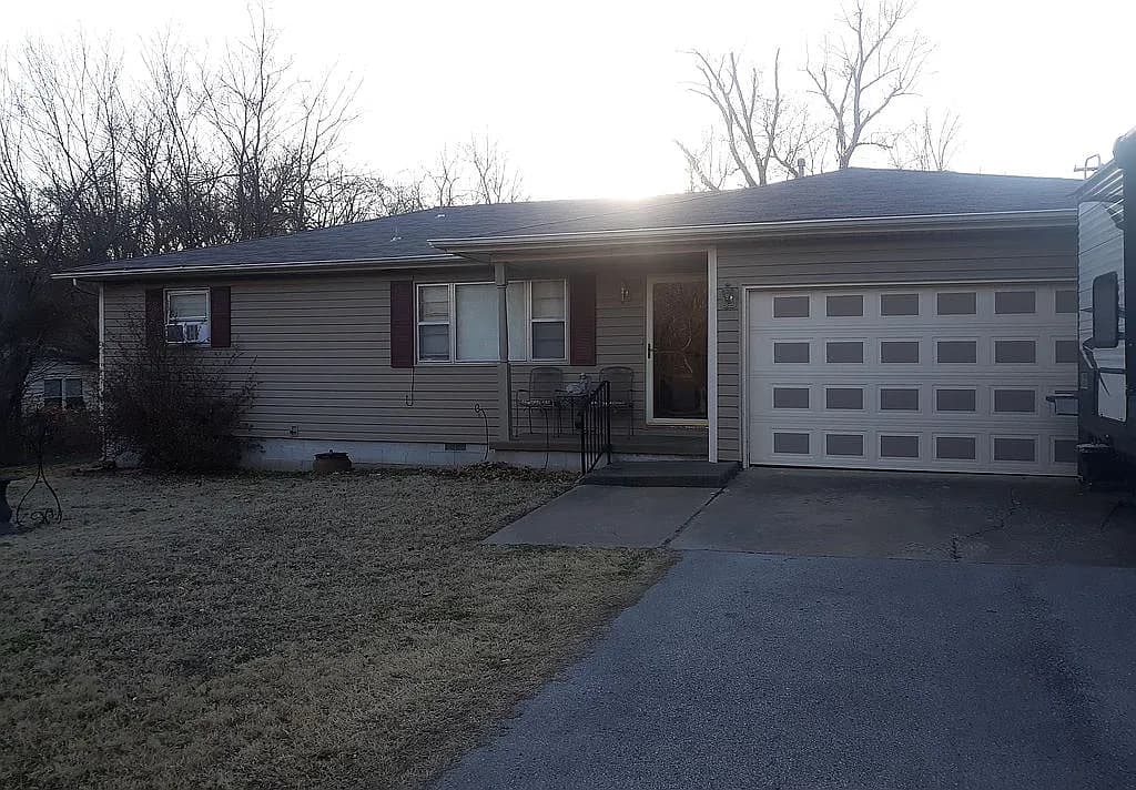 1208 N Willow Rd — exterior photo