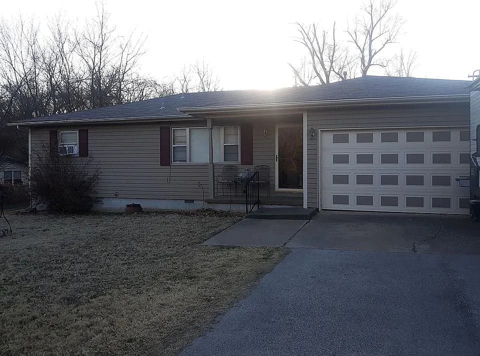 1208 N Willow Rd — exterior photo