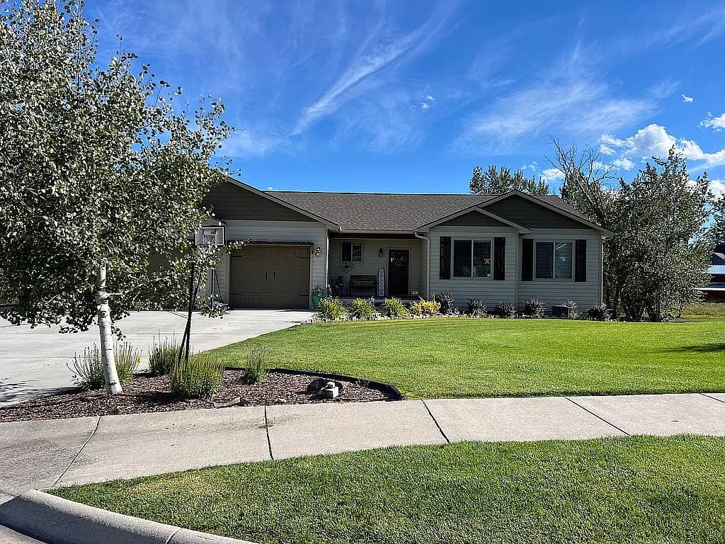 303 Maroon Ct — exterior photo