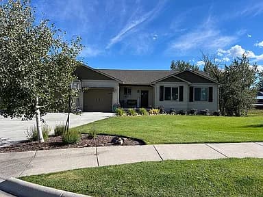 303 Maroon Ct — exterior photo