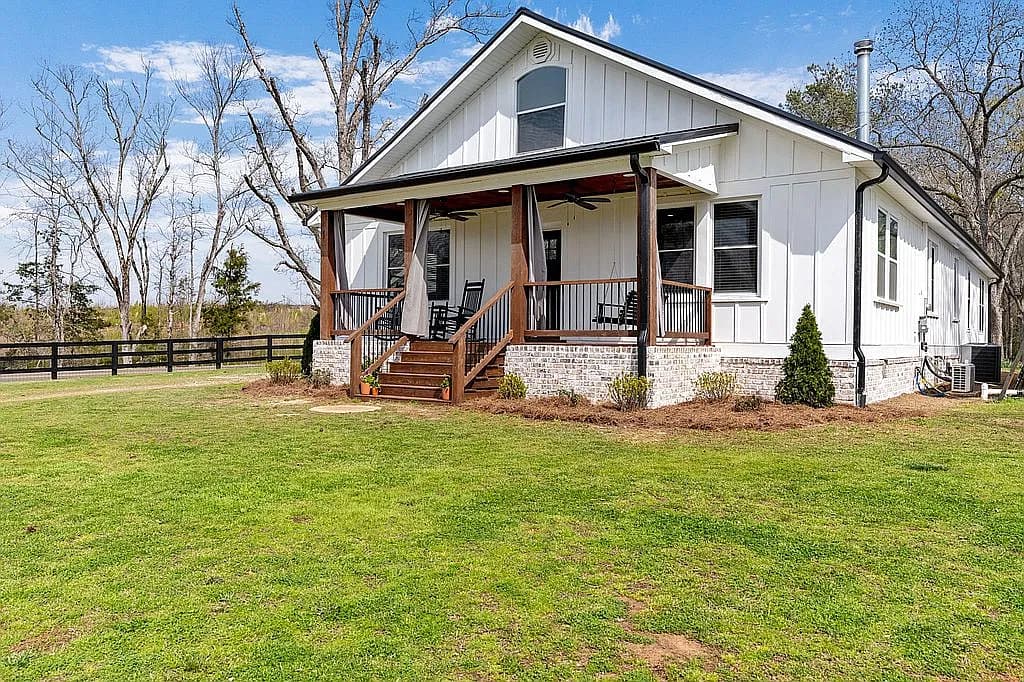 230 Horseshoe Rd — exterior photo