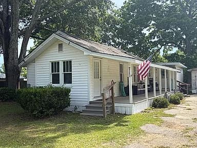 711 S White Ave — exterior photo