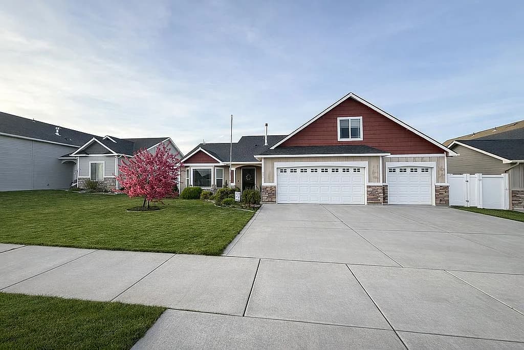 531 Clinton Dr — exterior photo
