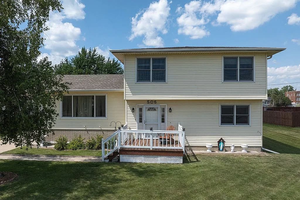 506 Linn St — exterior photo