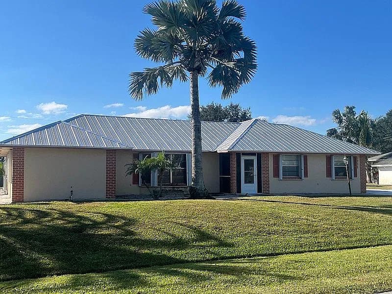 1934 SE Tickridge Rd — exterior photo