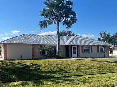1934 SE Tickridge Rd — exterior photo