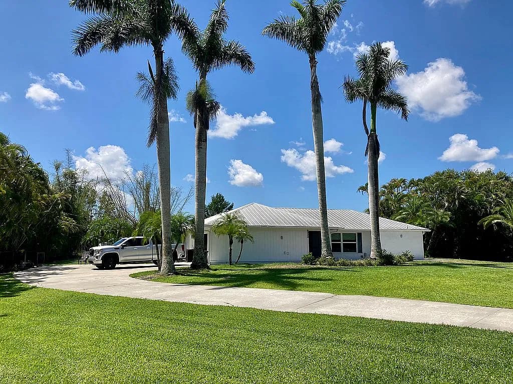 6900 Briarcliff Rd — exterior photo